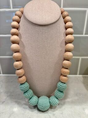 Latched mama Nursing/teething wood beaded necklace